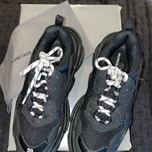 Black Balenciaga Triple S - 39